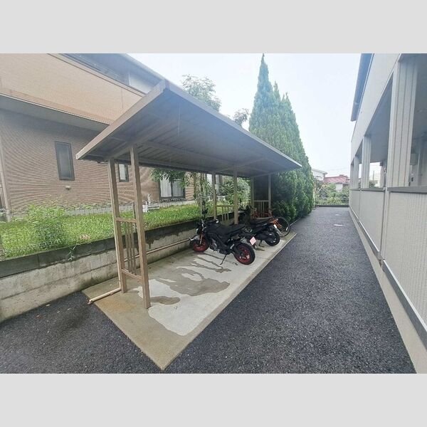 現地周辺 (駐輪場)