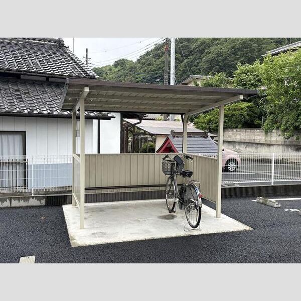 現地周辺 (駐輪場)