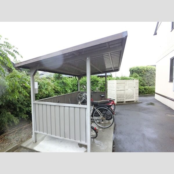 現地周辺 (駐輪場)