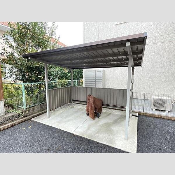 現地周辺 (駐輪場)