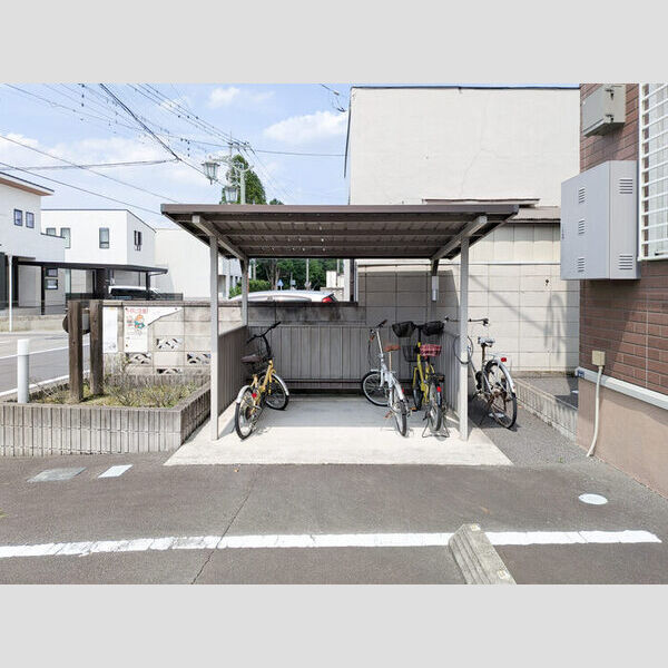 現地周辺 (駐輪場)