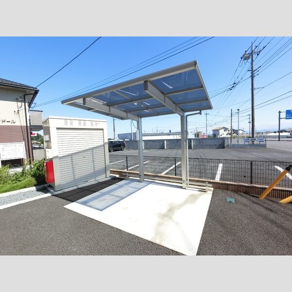 現地周辺 (駐輪場)