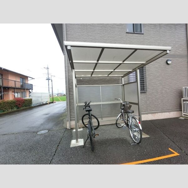 現地周辺 (駐輪場)