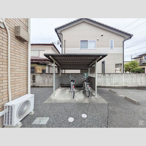現地周辺 (駐輪場)