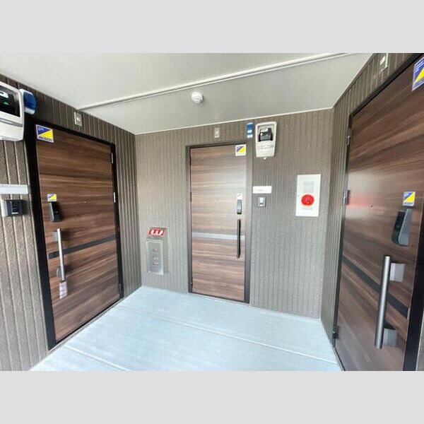 エントランス (エントランス)