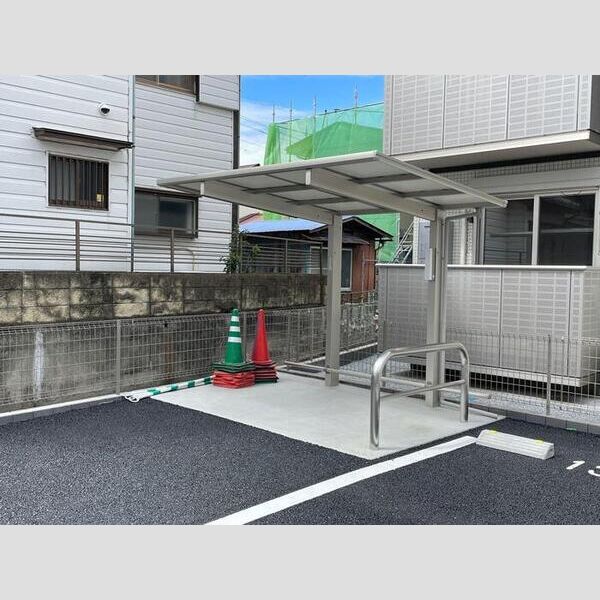 現地周辺 (駐輪場)