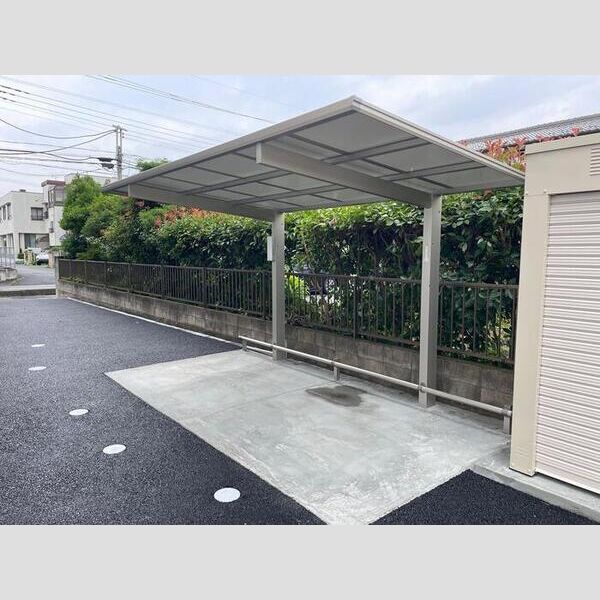 現地周辺 (駐輪場)