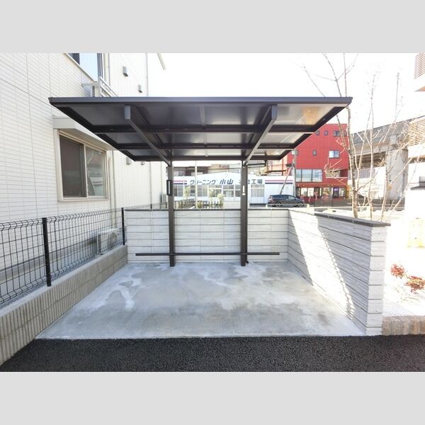 現地周辺 (駐輪場)