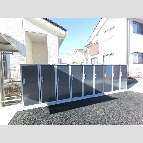 現地周辺 (各部屋外物置有ります。)