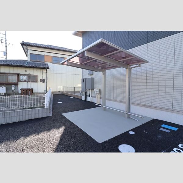 現地周辺 (駐輪場)