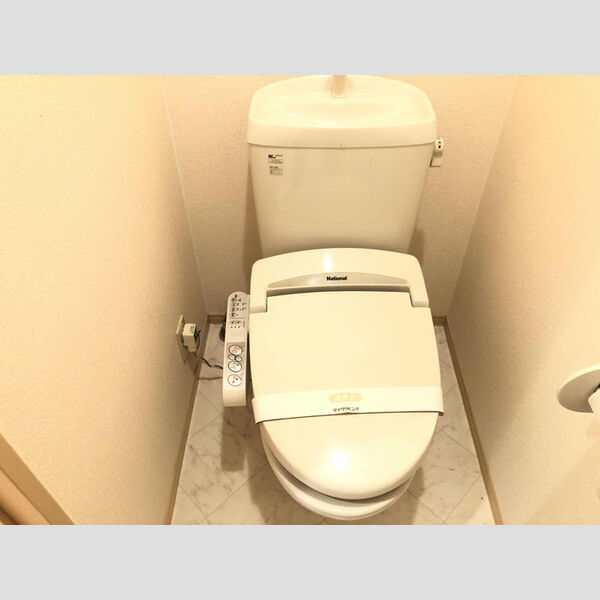 トイレ (トイレ)