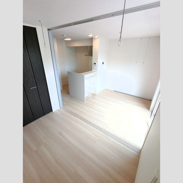 その他 (洋室とリビング)