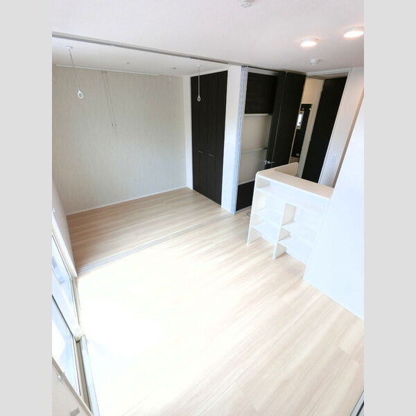 居室・リビング (リビングから洋室)