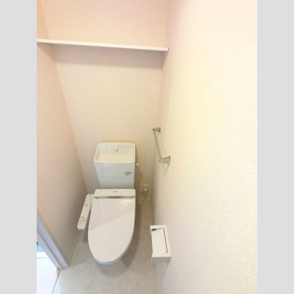 トイレ (温水洗浄暖房便座です。)