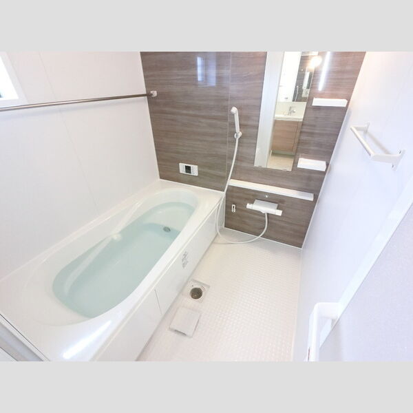 バス (浴室換気乾燥機付き一坪タイプの浴槽です。)