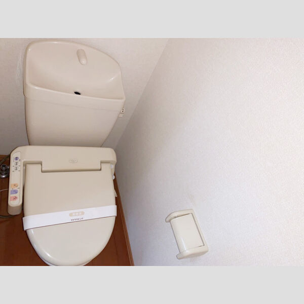 トイレ (温水洗浄便座付きトイレです。)