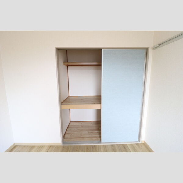 収納 (押入)