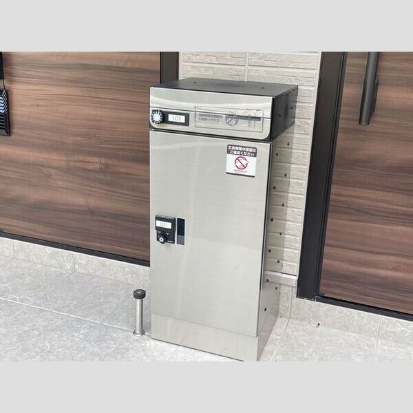 玄関 (宅配ボックス付きポスト)