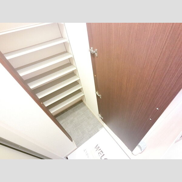 玄関 (シューズクローク)