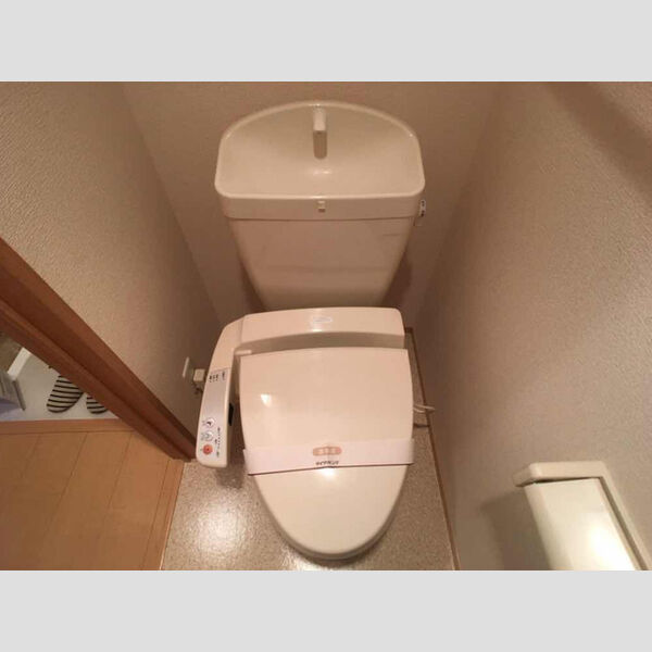 トイレ (温水洗浄便座付きトイレです。)