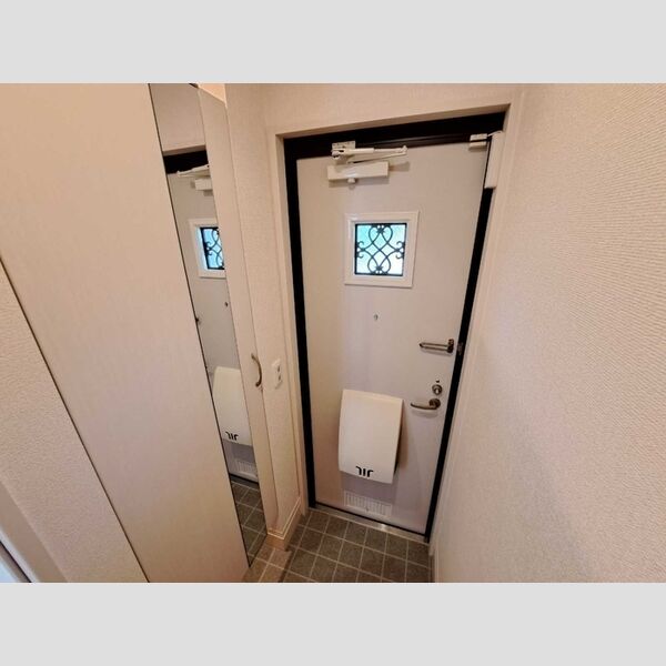 玄関 (玄関入り口・収納)