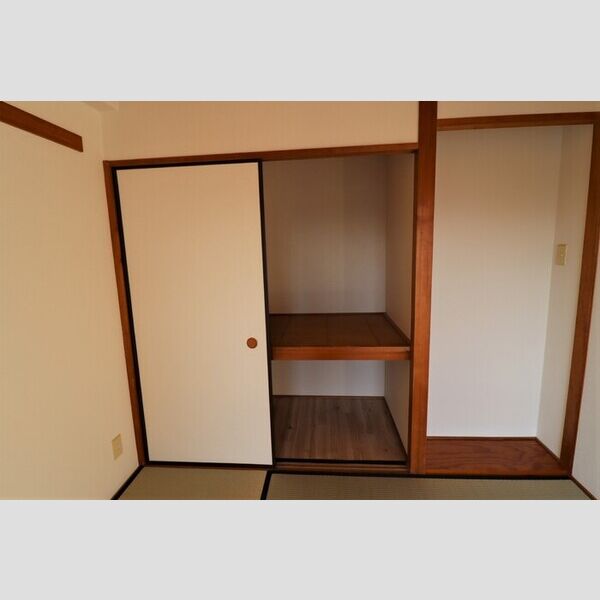 収納 (押入)