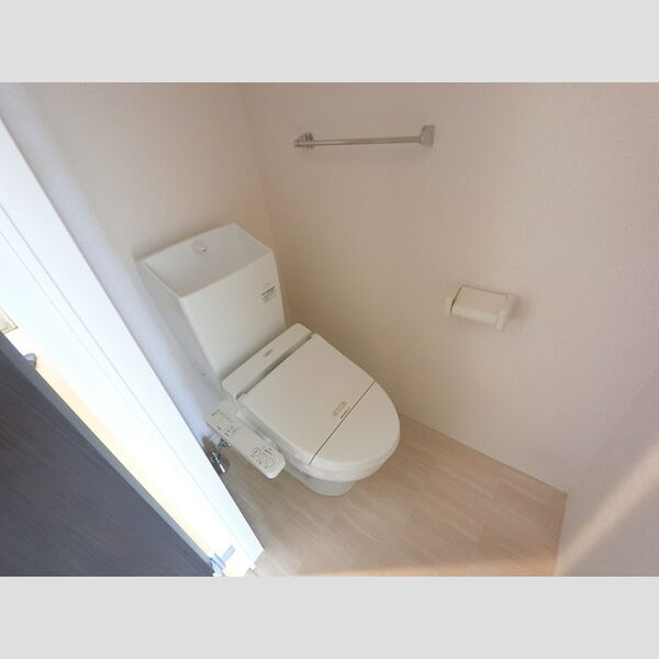 トイレ (温水洗浄便座付きトイレ)