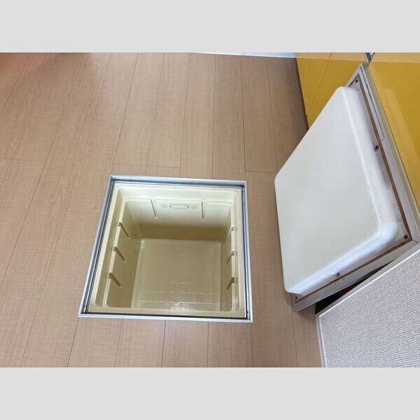 その他 (床下収納)