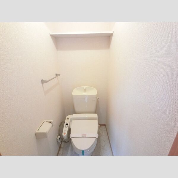 トイレ (温水洗浄便座付きトイレです。)
