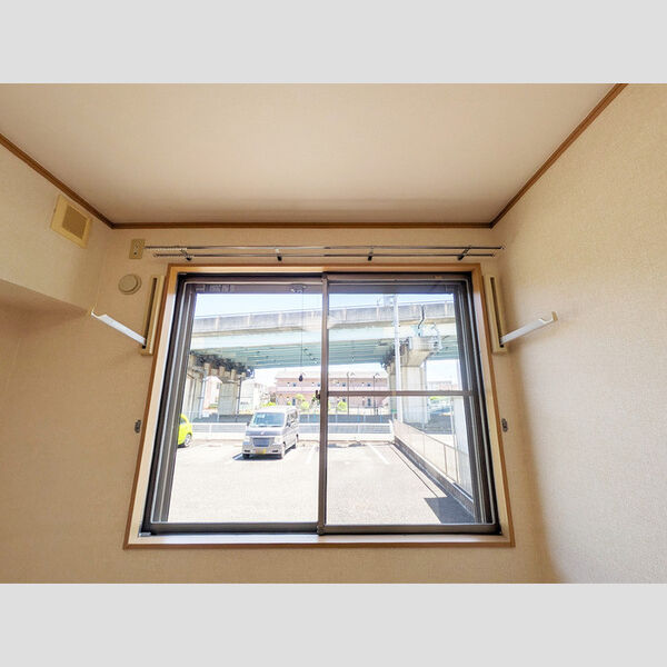 その他設備 (室内物干し)