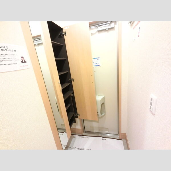玄関 (玄関入り口)