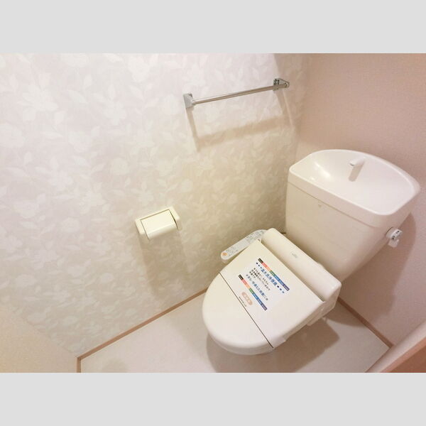 トイレ (温水洗浄便座付きトイレです。)