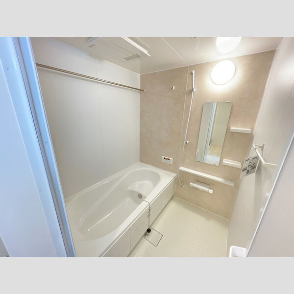 バス (浴室換気乾燥機付き一坪タイプの浴槽です。)