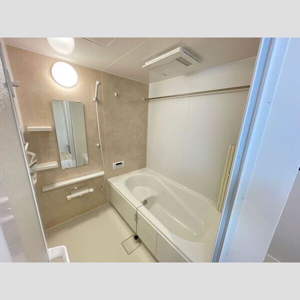 バス (浴室換気乾燥機付き一坪タイプの浴槽です。)