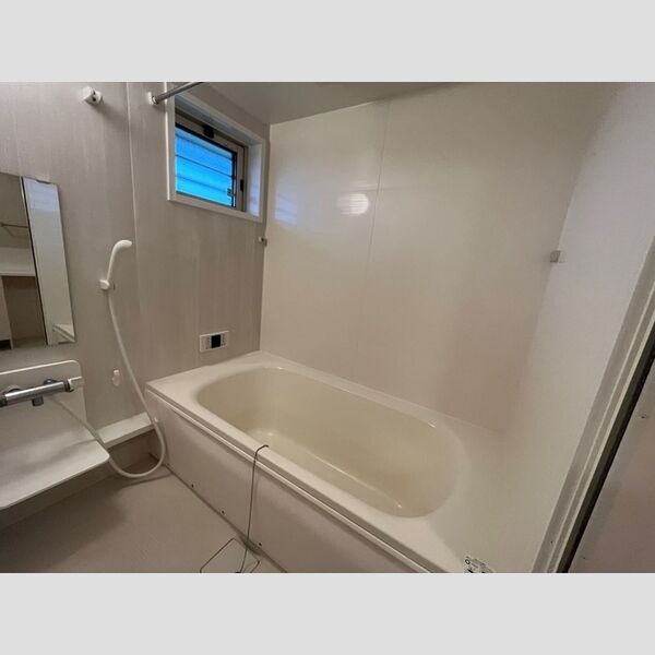 バス (浴室乾燥機付きお風呂です。)