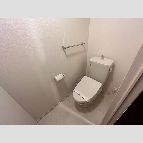 トイレ (温水便座付トイレ)