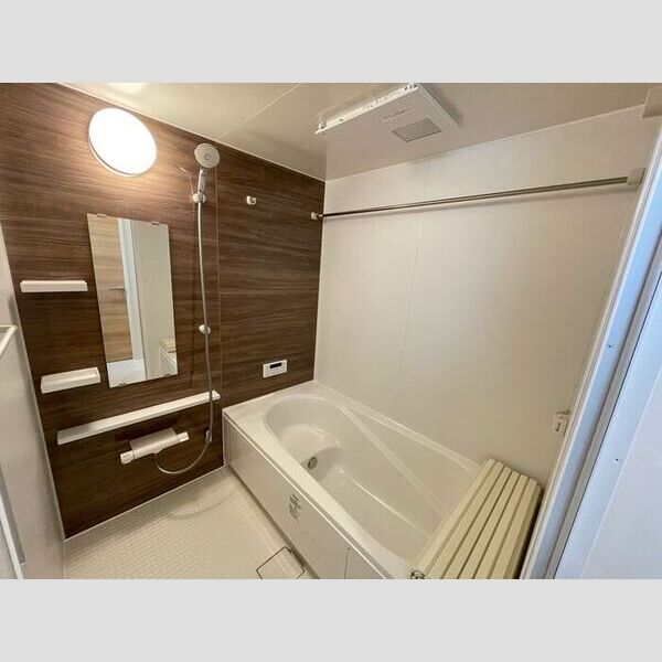 バス (浴室換気乾燥機付き一坪タイプの浴槽です。)