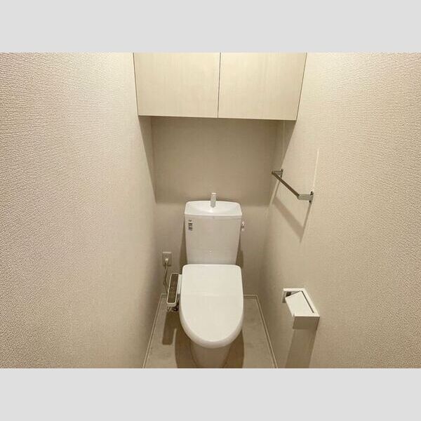 トイレ (温水洗浄便座付きトイレ)