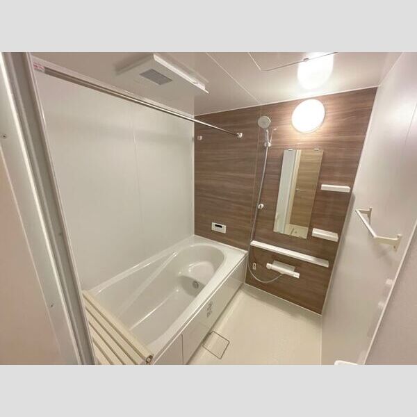 バス (浴室換気乾燥機付き一坪タイプの浴槽です。)