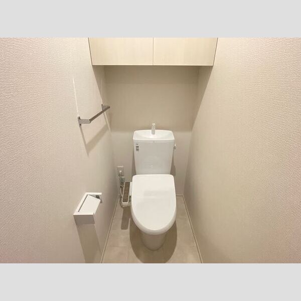 トイレ (温水洗浄便座付きトイレ)