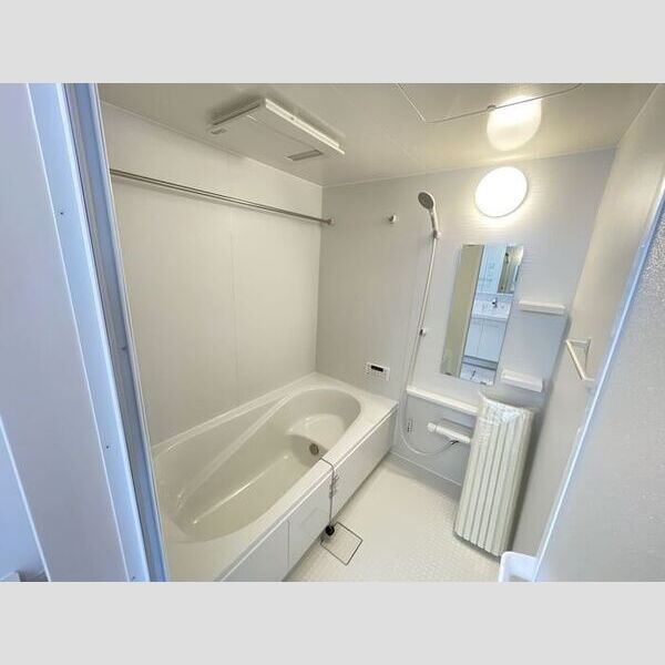 バス (浴室換気乾燥機付き一坪タイプの浴槽です。)