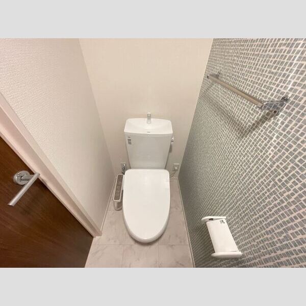 トイレ (温水洗浄便座付きトイレ)