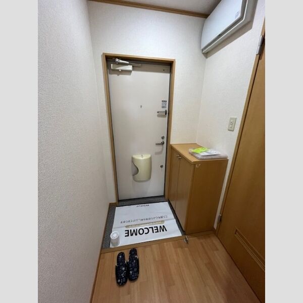 玄関 (玄関入り口・収納)
