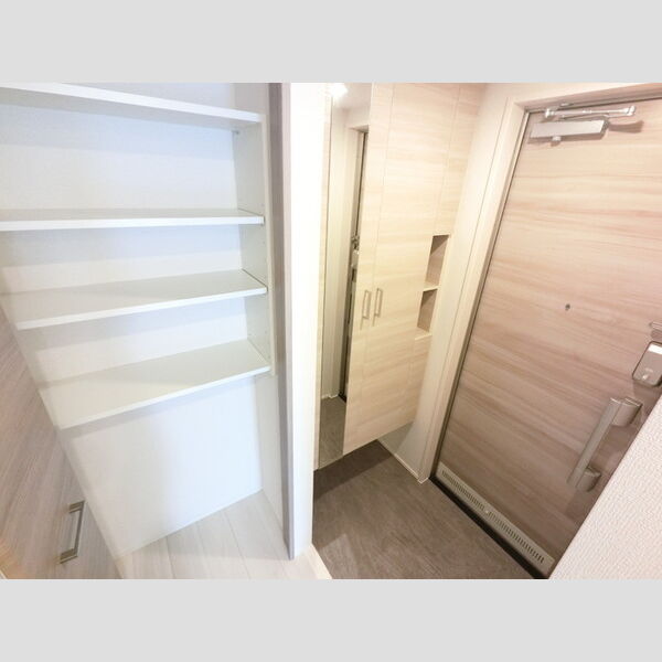 玄関 (玄関入り口・収納)