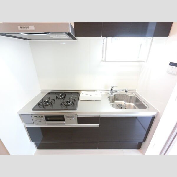 キッチン (3口コンロ付きシステムキッチン)