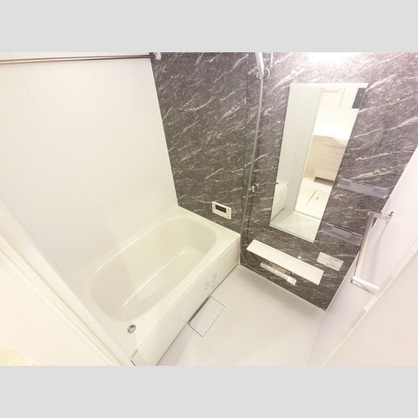 バス (浴室乾燥機付きお風呂です。)