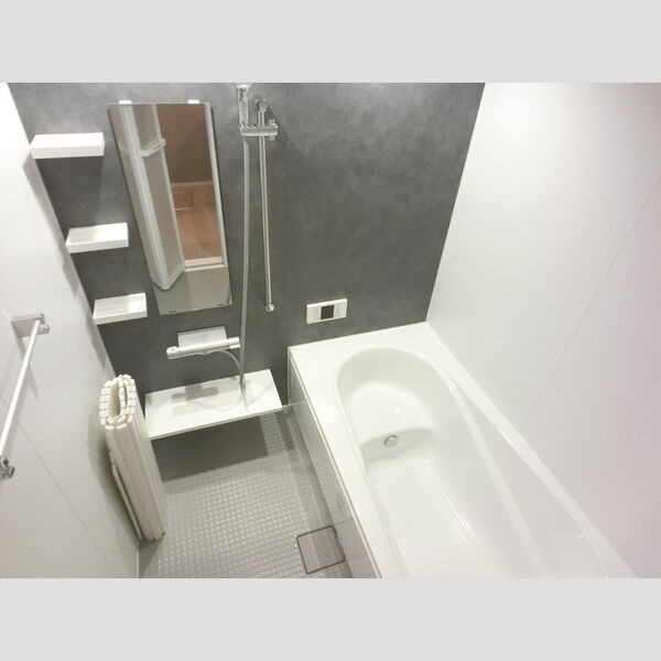 バス (浴室乾燥機付き広めなお風呂です。)