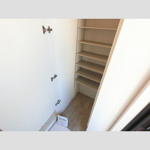 玄関 (玄関入り口・収納)