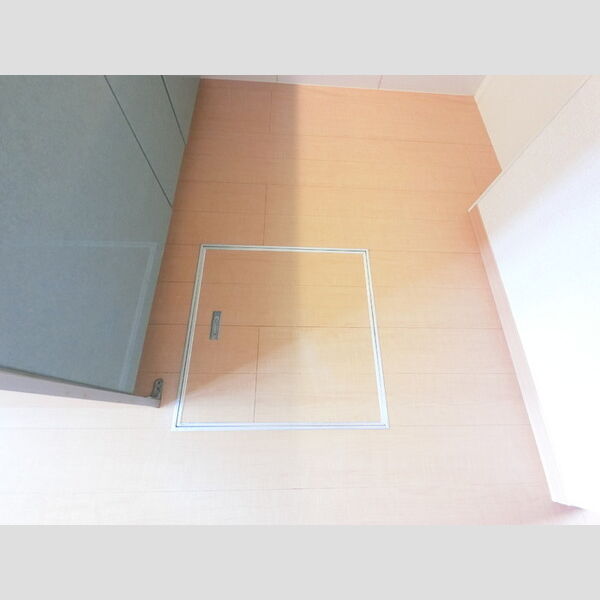 その他設備 (床下収納)