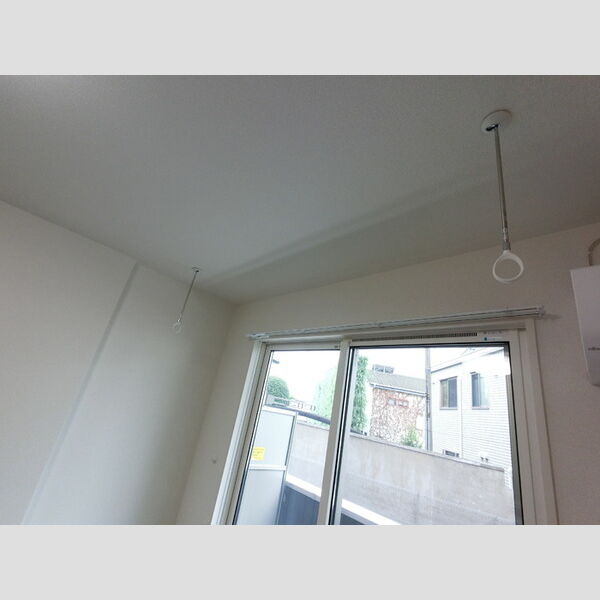 その他 (雨の日も安心室内物干2部屋付いてます。)
